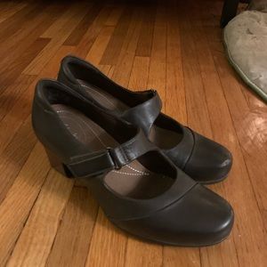 Brown short heel Clark’s heal